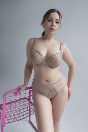 RosePetal-Lingerie-SS2026-ZLATA-1